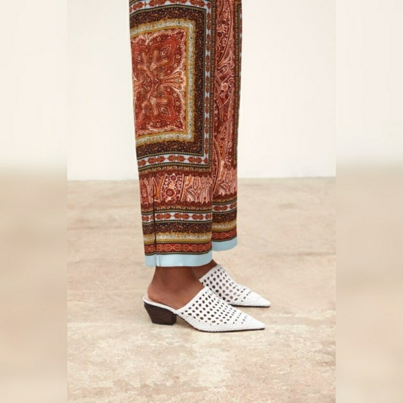 ZARA  |  FLOWY PRINTED PANTS - Picture 2 of 4